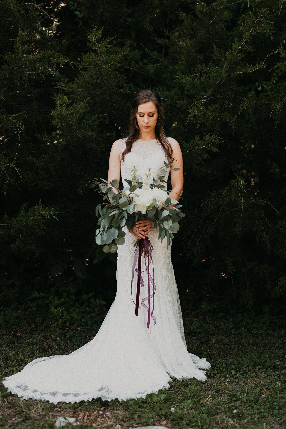 Featured Wedding: A Woodsy Barn Dripping with Garlands – Florist ...