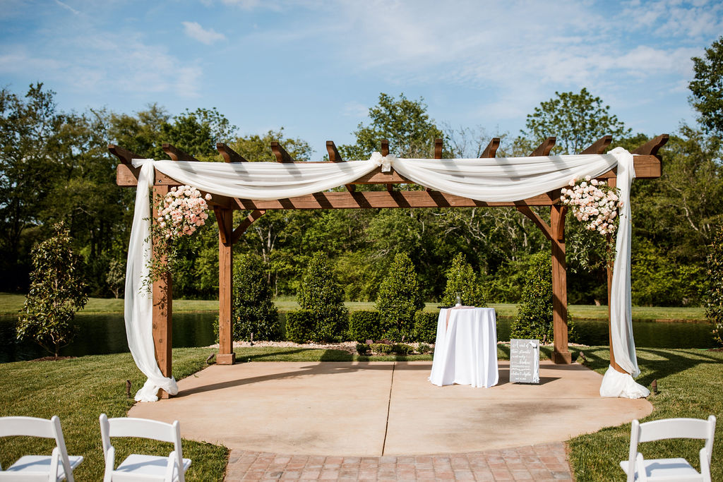 Featured Real Wedding: Glittery pink at the Barn at Sycamore Farms ...